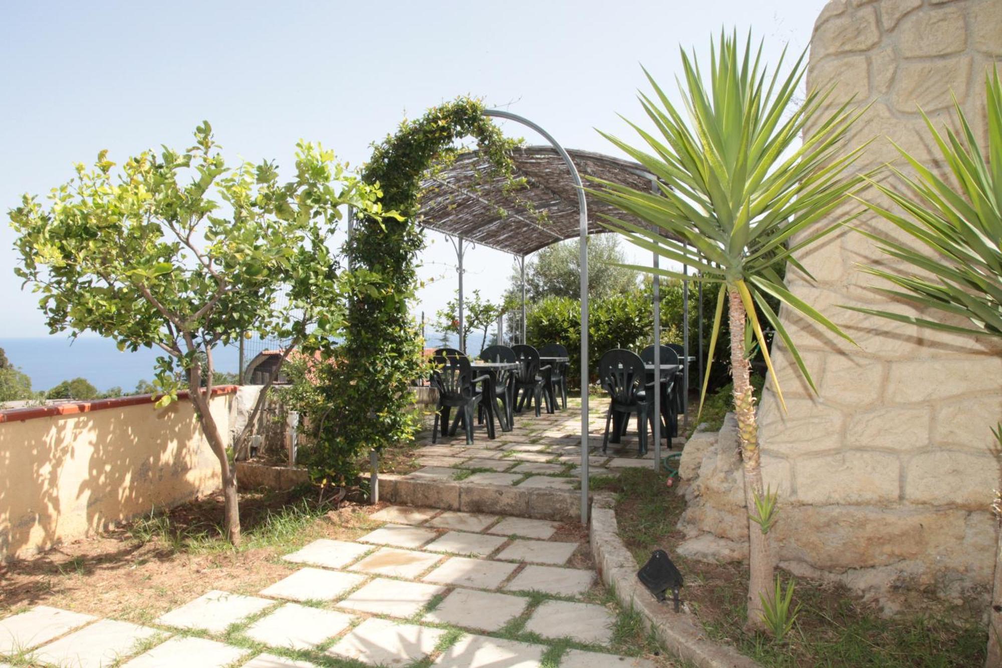 Bed And Breakfast Casagalez Santa Domenica  Exteriör bild